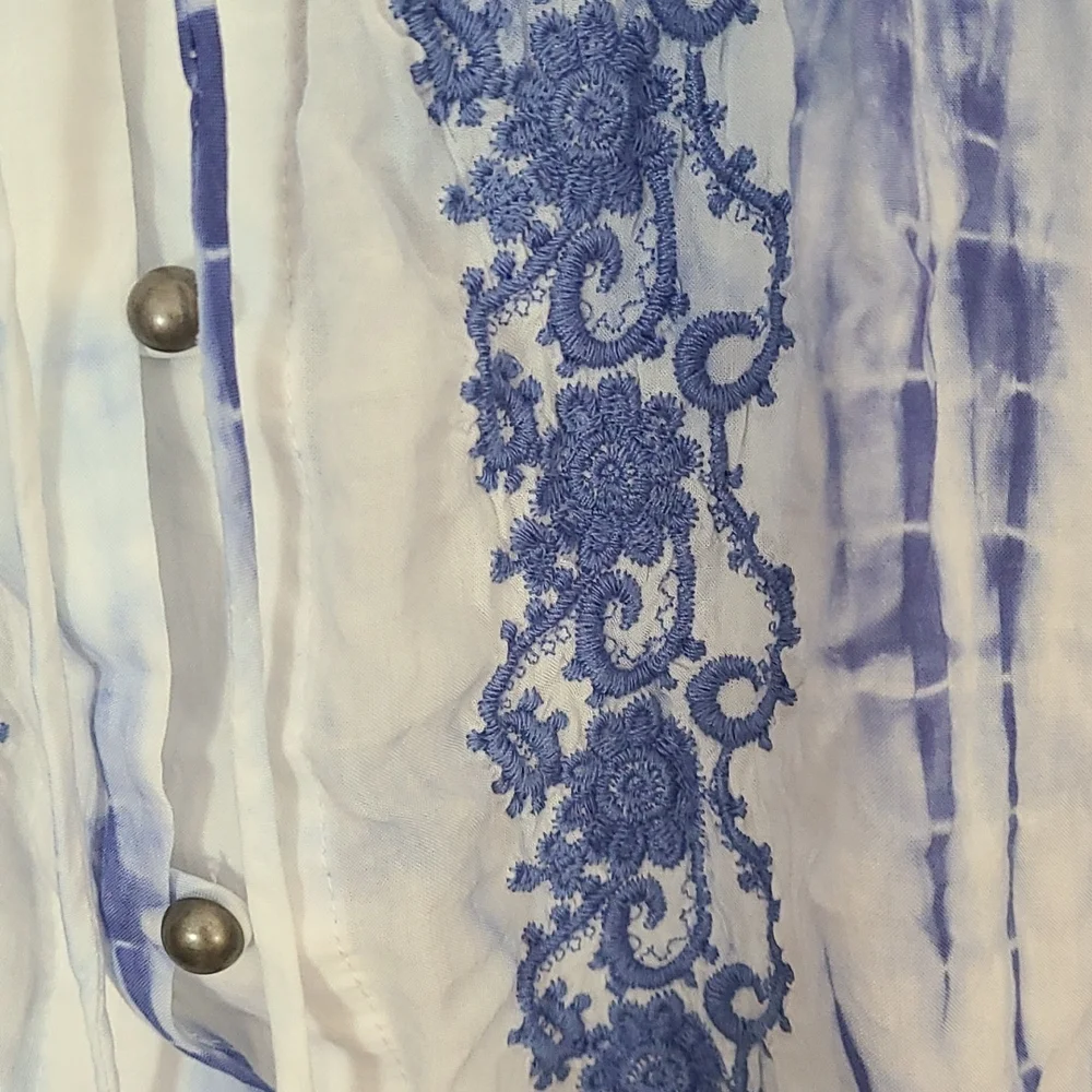 NWT fever beautiful batik top with embroidery,  L - Picture 2 of 16